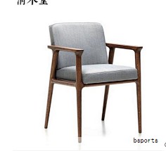 以丰富的色彩与层叠的结构为基调，Lily of the Valley（山谷里的百合）是一座侘寂风格的度假酒店。它坐落于温柔的里维埃拉与热闹的圣特罗佩之间，屹立在吉加罗山坡上，设有露台，远眺地中海的广阔景色。山下延绵的细沙海滩为这片未被破坏的自然环境增添了宁静气质。