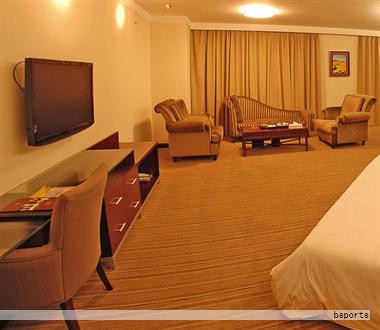 靠谱的酒店家具厂家需要具备完善的品质管控体系。福利来家具在原料选取、加工、成型、涂装、包装及安装等全流程建立了严格的质量监控，确保每道工序都符合高标准要求。