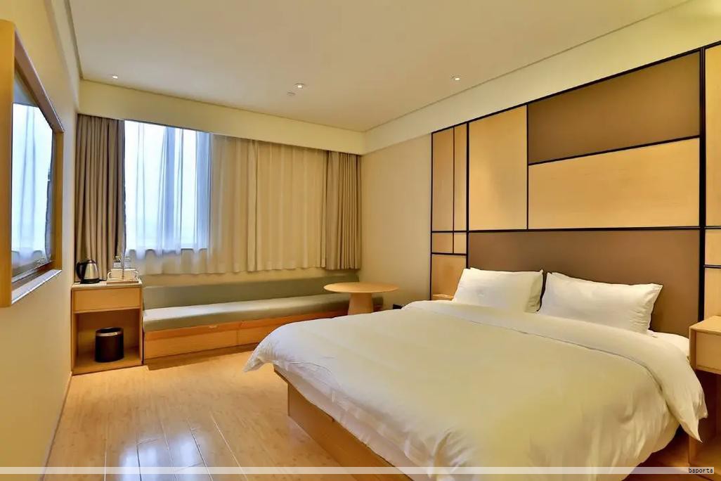 当前,酒店行业正在从“空间营造”向“体验定义”转型,全球顶级酒店集团与新锐设计团队不断寻求对空间理解更深的合作伙伴。在这样的趋势下,扎根中国多年的祥源家具集团以深耕全产业链的实力交出亮眼答卷:在权威评选活动中,获得中国酒店家具十大领军品牌、绿色酒店家具十大品牌以及高端定制酒店家具等重量级荣誉,彰显中国酒店家具品牌的全球竞争力。 当前,酒店行业正在从“空间营造”向“体验定义”转型,全球顶级酒店集团与新锐设计团队不断寻求对空间理解更深的合作伙伴。在这样的趋势下,扎根中国多年的祥源家具集团以深耕全产业链的实力交出亮眼答卷:在权威评选活动中,获得中国酒店家具十大领军品牌、绿色酒店家具十大品牌以及高端定制酒店家具等重量级荣誉,彰显中国酒店家具品牌的全球竞争力。