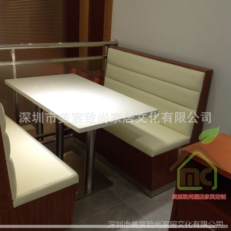 在北京这座融合古今的都市中，酒店不仅是旅客的临时栖居之所，更是城市文化的缩影。随着住宿体验的不断升级，软装设计成为行业竞争的关键。空间布局、材质选择、智能体验与文化融合等每一个细节，都会直接影响客人的入住感受。