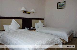 随着社会进步和物质生活水平的提升,公众对酒店体验的品味日渐讲究,酒店软装的定位也随之升高。因此,前期的软装设计显得尤为关键。定位越高,对软装设计公司的综合能力和专业水平的要求就越高。优秀的酒店软装通常兼具艺术底蕴与生活气息,具备深厚美术功底的人能够打造出具有艺术气质的空间,而广阔的生活品味则让设计更具人情味,最终形成一个出色的酒店软装作品。 随着社会进步和物质生活水平的提升,公众对酒店体验的品味日渐讲究,酒店软装的定位也随之升高。因此,前期的软装设计显得尤为关键。定位越高,对软装设计公司的综合能力和专业水平的要求就越高。优秀的酒店软装通常兼具艺术底蕴与生活气息,具备深厚美术功底的人能够打造出具有艺术气质的空间,而广阔的生活品味则让设计更具人情味,最终形成一个出色的酒店软装作品。