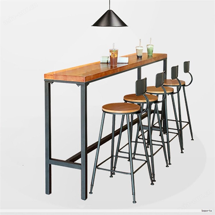 国潮风中端精品酒店家具正在逐步走进大众视野。国潮源于民族自信与文化自豪，强调在全球语境下对本土文化的自洽与创新。将国潮元素融入酒店家具，既传承传统美学，又融合现代工艺与材料，成为一种新兴的设计表达，既承载历史记忆，也在当代空间中焕发新活力。