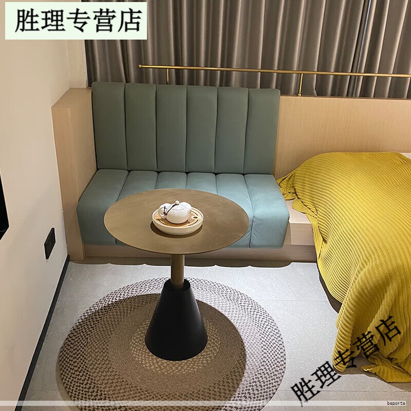 酒店套房家具是酒店家具的重要分支，种类丰富，常见包括沙发、衣柜、床、桌椅等。在选购时应重点关注外观工艺、材料基材、结构强度以及五金件的连接方式；在设计层面则要兼顾安全、功能与品牌风格的统一。