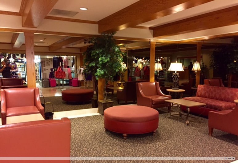 以山脉为灵感的系列,采用简约的轮廓,让其在任何空间中都显得自然易用。三条支腿的设计既稳固又充满美学张力。 以山脉为灵感的系列,采用简约的轮廓,让其在任何空间中都显得自然易用。三条支腿的设计既稳固又充满美学张力。