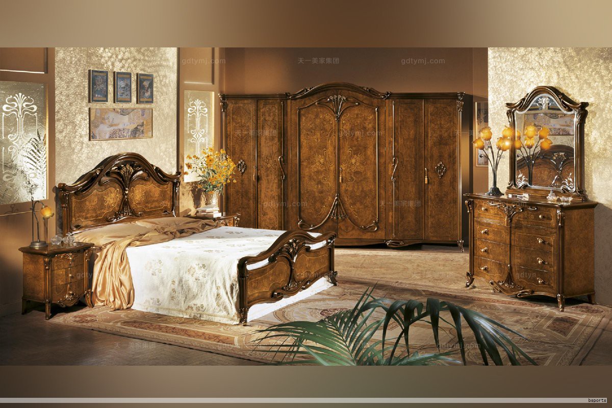 民宿空间的核心在于明确的定位标签，结合周边自然环境与人文风貌，突出鲜明的地域性。通过对当地景观与文化特色的提炼，筛选出最能代表当地风情的设计要素，将其系统融入到门窗、床具、沙发、柜体等空间单品中。保留这些独特印记，打造让居住者贴近自然、体验质感的精品民宿。