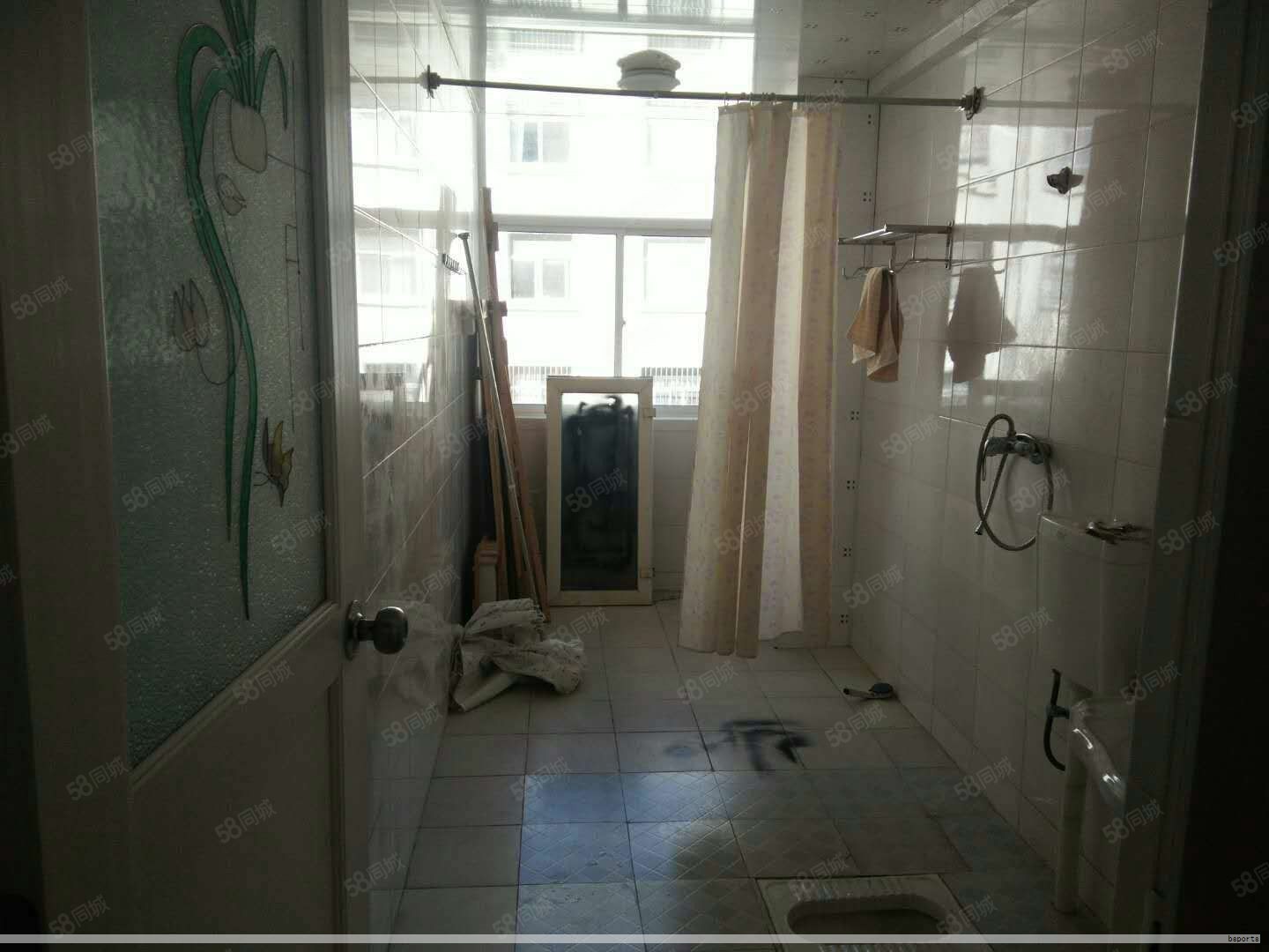 走进武汉的高端商务酒店，您会发现那些看似微小的设计细节其实精准回应了商旅的真实需求。作为中部重要的商业枢纽，武汉的商务酒店正在通过空间分区、材质选择和智能化应用，提升入住体验与工作效率。