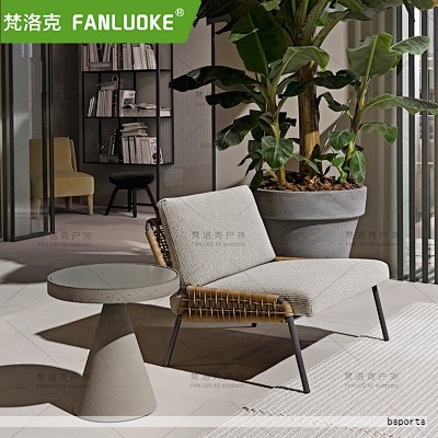 大床房以自然木质家具为基调，床具纹理清晰，展现天然材料的质感与朴素之美。床头背板融入中国水墨元素图案，边缘点缀灯带，营造柔和而若隐若现的光影效果。整个空间追求简约而不失温度的禅意氛围，材质与色彩的搭配显得成熟而低调。床尾设有独立的洗漱区，方便日常使用的同时保留休闲空间。明亮而温暖的照明贯穿全屋，简单的家具、朴素的色调共同营造出儒雅的气质与舒适的居住体验。