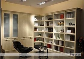 一个星级酒店项目，距离竣工仅剩约半年，酒店家具方案尚未最终确定。工作流程大致为：客户提供酒店平面图、周围环境、定位及构思等详细资料；设计团队据此与客户充分沟通，形成设计图纸并提交确认；经客户确认后，进入下单阶段，交由工厂进行专业生产；在生产过程中，客户可实时追踪进度、验收成品并将成品送达酒店现场完成安装。