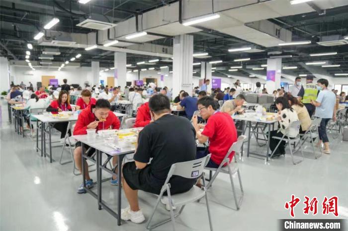 700人同时就餐的挑战与解决之道：杭州黄龙体育