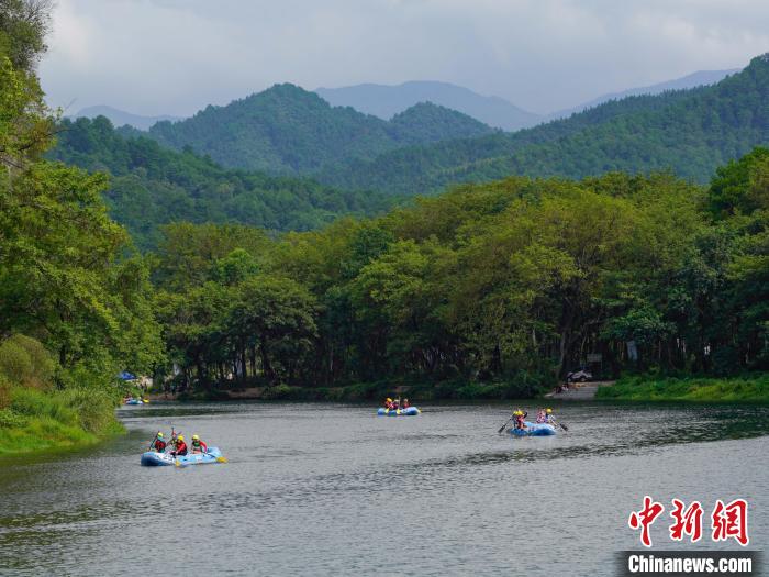 广西桂林资源县山水如画迎来中国漂流联赛总决