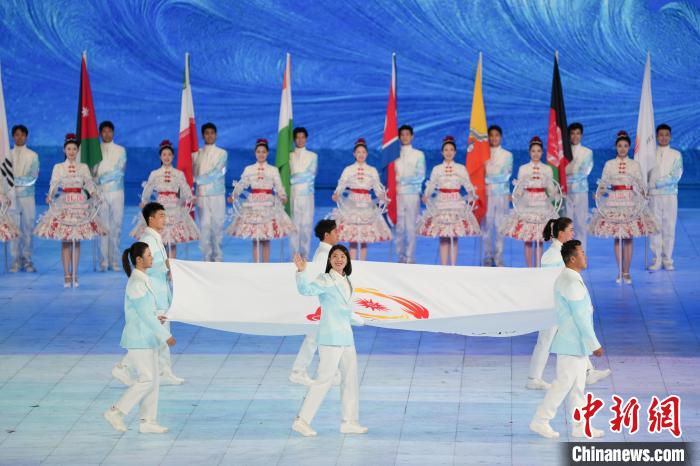 武大靖在哈尔滨亚冬会以解说新身份承载旧情怀