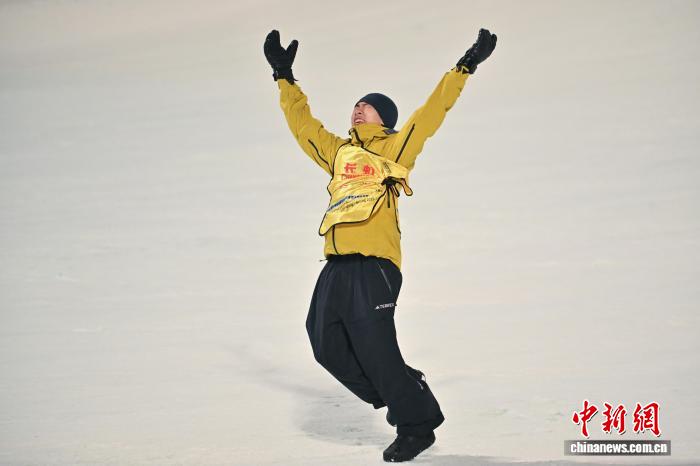 中国冰雪健儿全力冲刺米兰冬奥会 多项目斩获参
