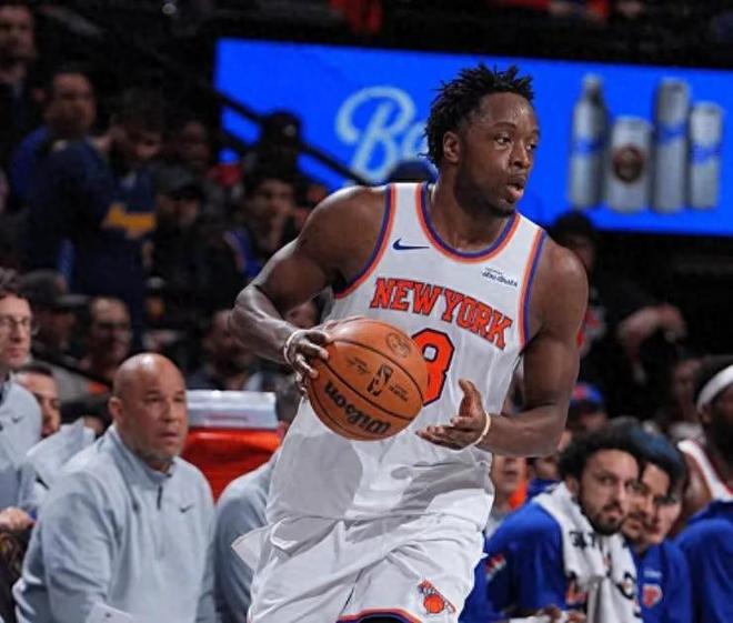 尼克斯惨败湖人双核拉胯 防守漏洞暴露阵容短板