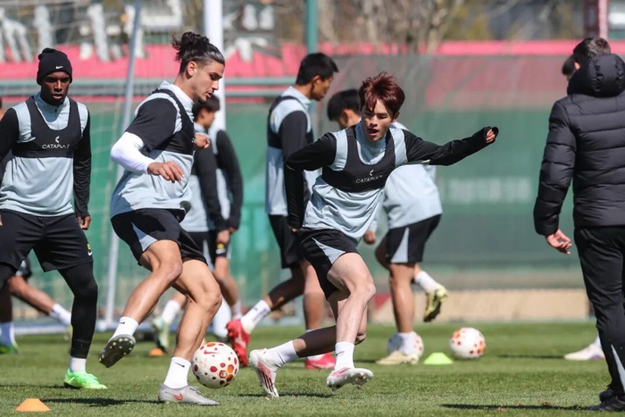 18岁新援邓捷夫中超首秀惊艳 跑动数据登顶