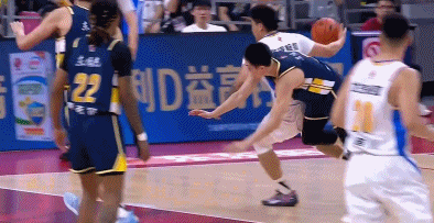 崔永熙防守惊艳关键三分助广东紧咬比分，杰曼