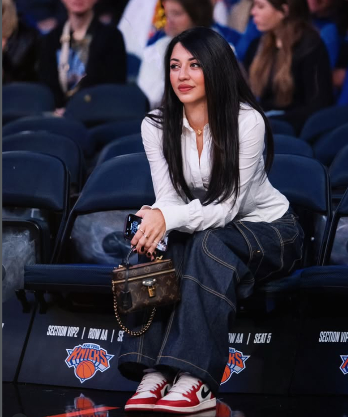 NBA品牌代理人Vic化身尼克斯铁粉 现场助威引热议