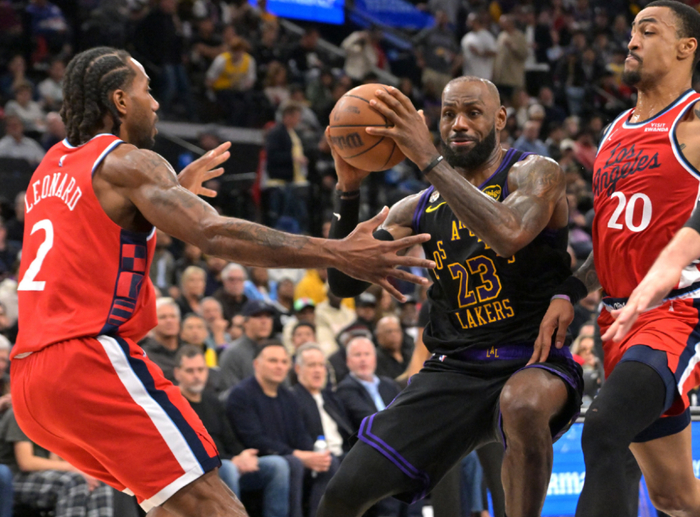 NBA赛季超巨榜单揭晓：小卡登顶，文班亚马紧追