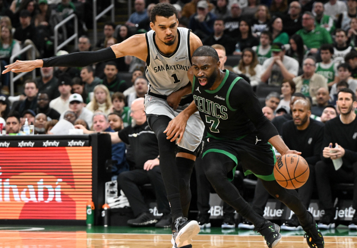 NBA赛季超巨榜单揭晓：小卡登顶，文班亚马紧追