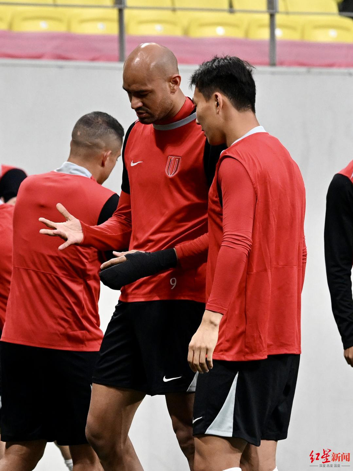 成都蓉城领跑中超争冠战 费利佩复出冲击榜首