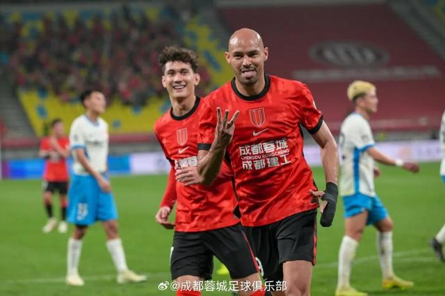 成都蓉城5-1大胜青岛西海岸 席尔瓦费利佩双星闪