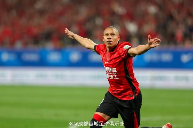 成都蓉城5-1大胜青岛西海岸 席尔瓦费利佩双星闪