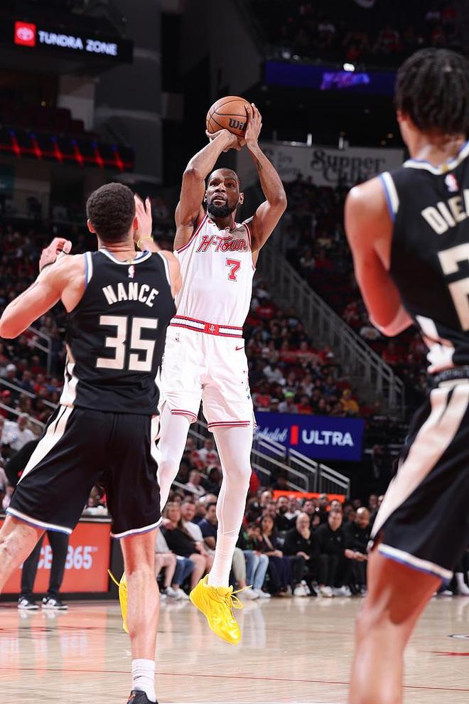 火箭谢泼德三分创生涯纪录 四连胜反超森林狼升