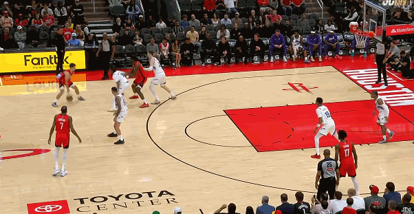 火箭轻取爵士送对手8连败 阿门误伤小史密斯引关