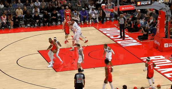 火箭轻取爵士送对手8连败 阿门误伤小史密斯引关