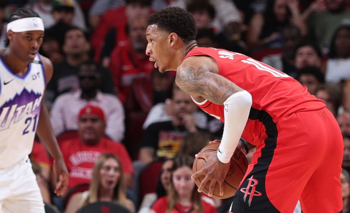 火箭轻取爵士送对手8连败 阿门误伤小史密斯引关