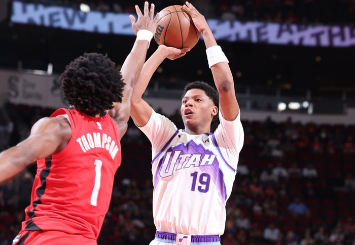 火箭轻取爵士送对手8连败 阿门误伤小史密斯引关