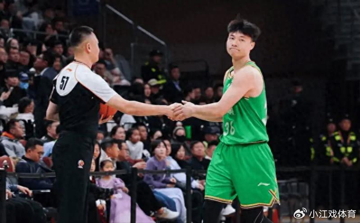 辽宁男篮主场力克新疆，莫兰德鄢手骐联手轰出