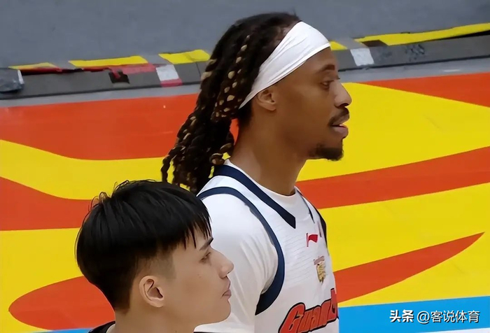 广东逆转青岛麦考尔独挑大梁苏群犀利点评菜鸡